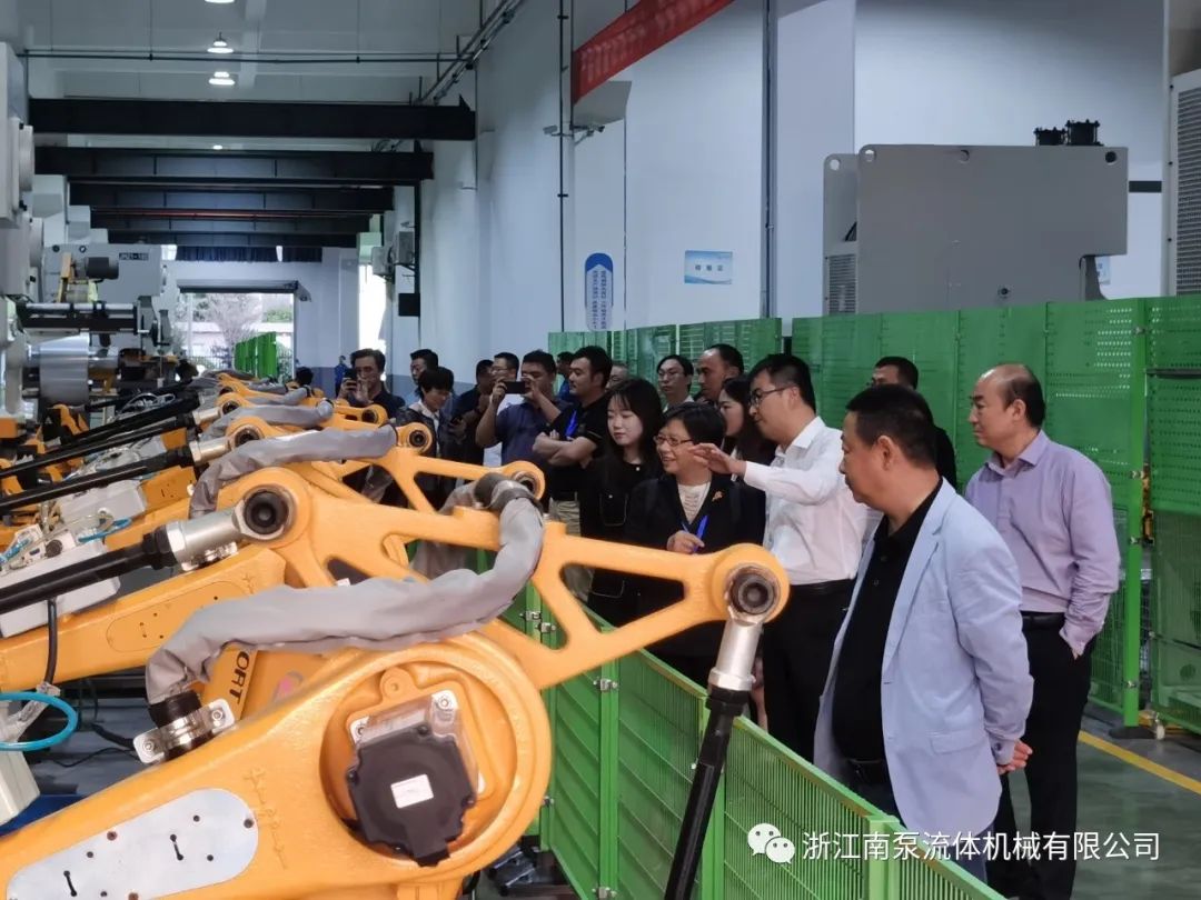 在會(huì)議結(jié)束后，與會(huì)的專家團(tuán)隊(duì)參觀了浙江南泵流體機(jī)械有限公司。